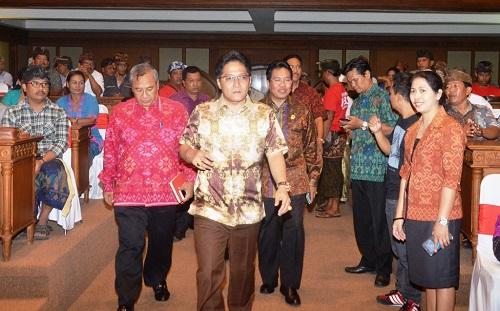 Beri Pengarahan Kepada Calon Penerima Hibah Bupati Giri Prasta Tegaskan Penggunaan Dana Hibah Harus By Name By Dress
