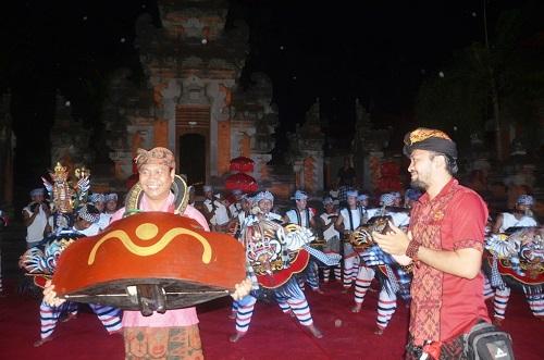Bunyikan Okokan, Wabup Suiasa Resmi Tutup Gita Raja Arts Festival