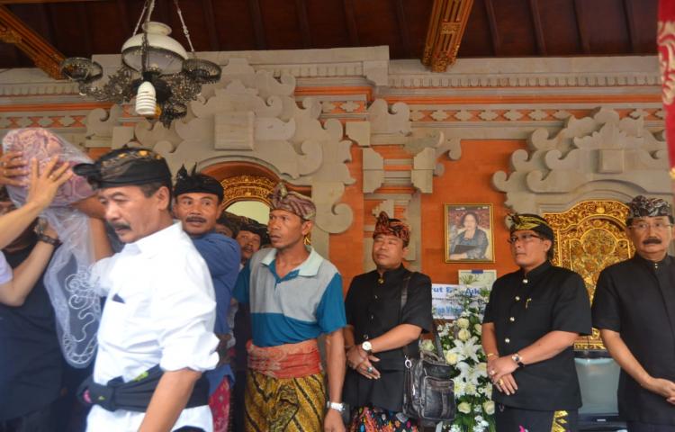 Bupati Badung Hadiri Upacara Penyiraman Putra Kedua I Gusti Ngurah Rai