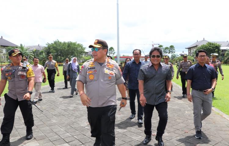 Bupati Badung Sambut Kapolda Bali, Kapolda Pantau Kamtibmas Jelang Tahun Baru Dengan Patroli Udara