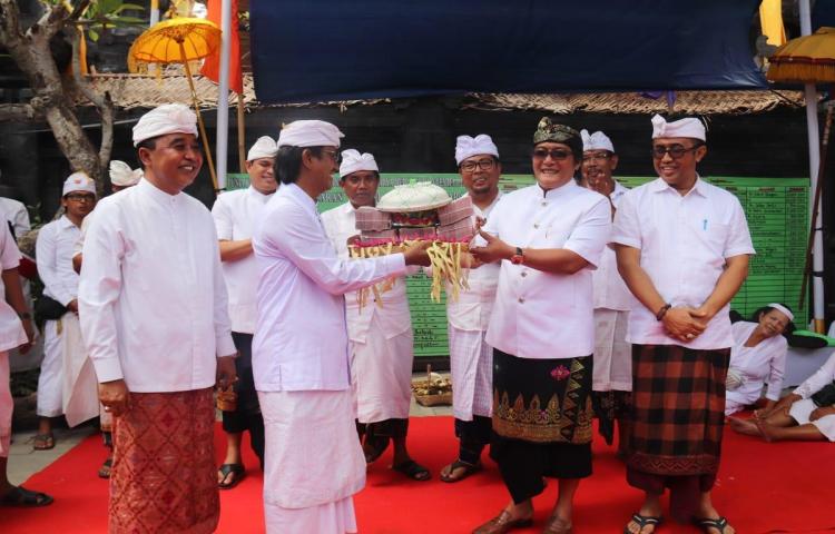 Bupati Giri Prasta Hadiri Karya di Pura Dalem Penataran Desa Pekraman Kepaon Denpasar