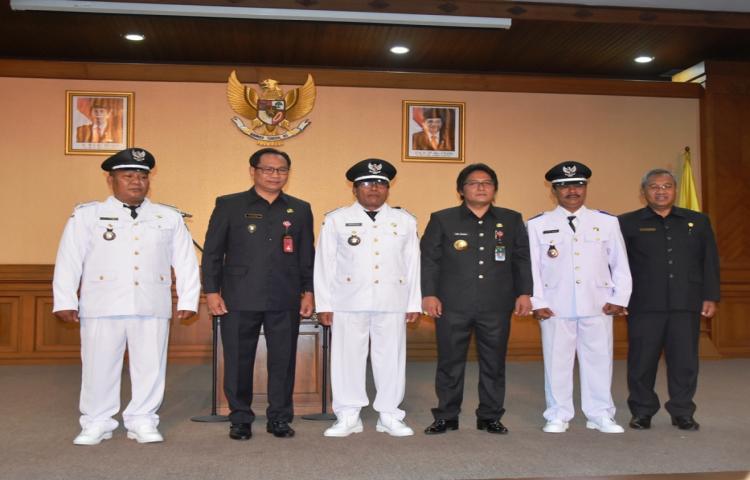 Bupati Giri Prasta Lantik Perbekel Baha, Munggu dan Sobangan