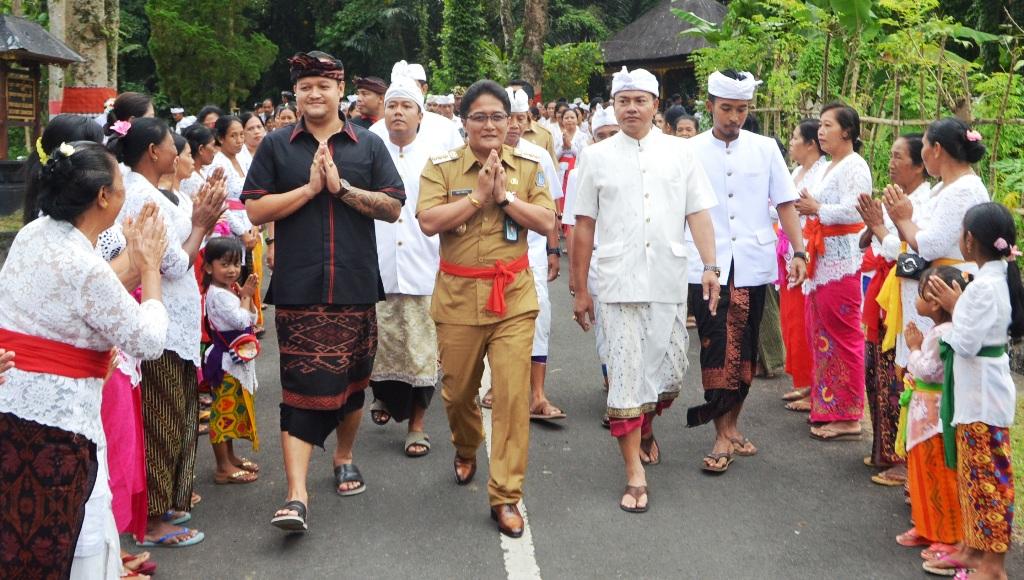 Bupati Dukung Penuh Pembangunan Pura Dalem Bebalang Carangsari