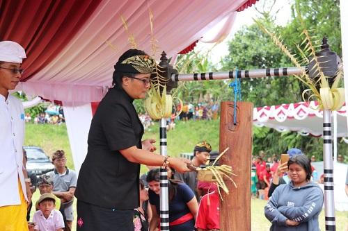 Bupati Giri Prasta Buka Parade Ogoh-Ogoh Desa Pelaga, Harapkan Pelaksanaan Nyepi Berjalan Baik dan Aman