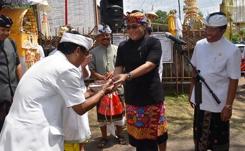 Bupati Giri Prasta Hadiri Karya atma Wedana di Desa Adat Beringkit