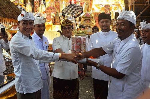 Bupati Giri Prasta Hadiri Tawur Balik Sumpah Desa Pererenan Mengwi Serahkan 1,2 M dana Hibah