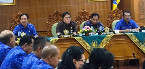 Bupati Giri Prasta Pimpin Langsung Pembahasan SOTK Bersama SKPD di Badung Taati Aturan, Ingatkan Pegawai untuk Loyal dan mengawal RPJMD Semesta Berencana.