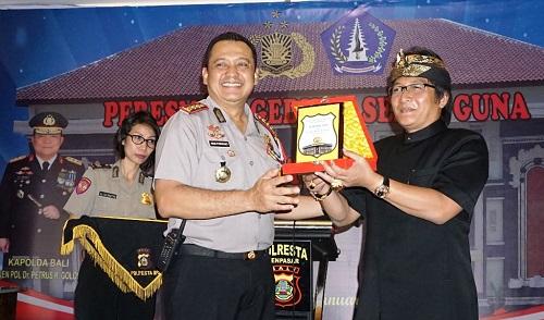 Bupati Giri Prasta Serahkan Hibah Gedung Serbaguna Polresta Denpasar