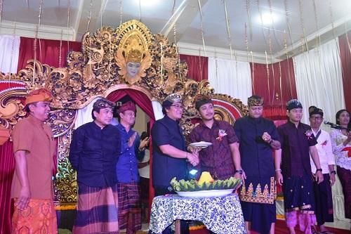 Bupati Ingatkan Pemuda Harus Bersatu, Hadir di HUT ST Bhakti Bhuana, Tempekan Surya Buana