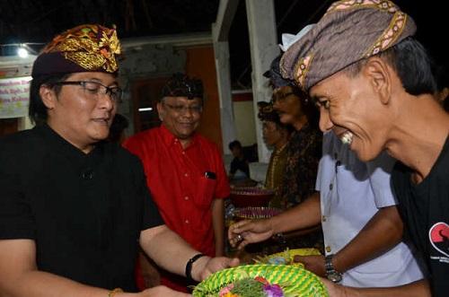 Bupati dan Krama Kekeran Sebagai "Upasaksi" Pencairan Dana Hibah, Giri Prasta Serahkan Hibah Rp 6,5 M di Kekeran