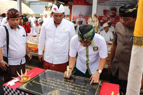 Dukung Karya di Pura Dalem Batan Tanjung Br Denkayu Baleran, Bupati Giri Prasta Serahkan Hibah Rp 1,5 M