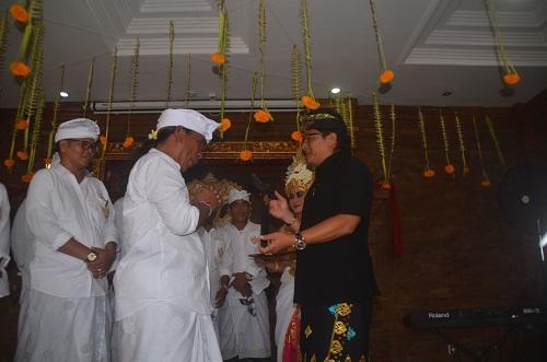 Giri Prasta Dianugrahi Keris Kesatriya, Dinilai Sebagai Pemimpin yang Serius dan Berkomitmen Membangun Badung 