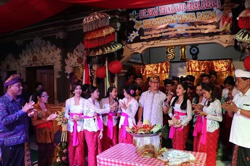 Hadiri Puncak perayaan HUT STT. Karya Graha Raharja ke-51 Wabup. Suiasa Ajak Masyarakat dan Generasi Muda Ajegkan Seni, Adat dan Budaya