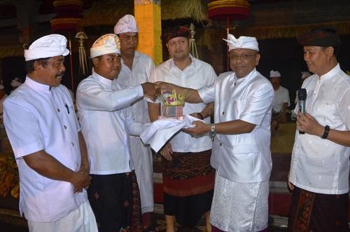 Hibah Gong Barung Untuk Pura Rempak Taman Sari Kapal