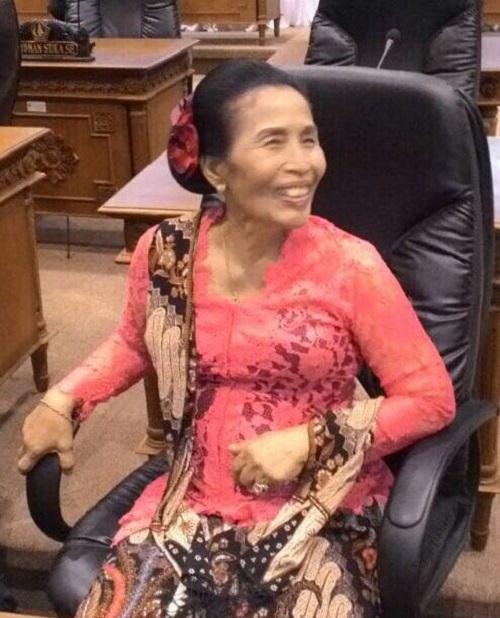 Ibunda Bupati Giri Prasta Diupacarai Ngaben Buda Paing Krulut
