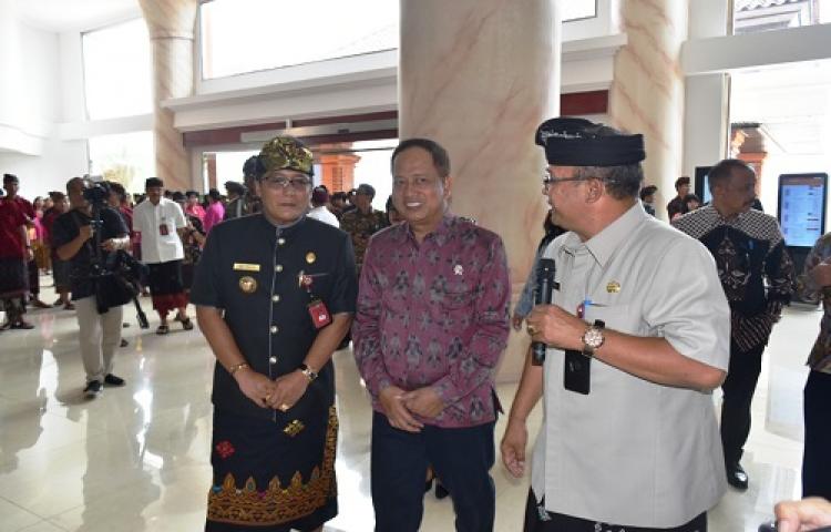  Menristekdikti M. Nasir Kunjungi Gedung Command Center Badung