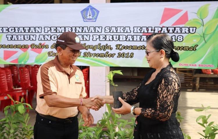 Pembinaan Satuan Karya Paramuka Kalpataru di Badung Tanam Pohon di Br. Lateng, Sibangkaja