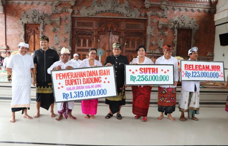 Pemelaspas Bale Gong dan Sekah Br. Dangin Peken Penarungan, Bupati Serahkan Hibah Rp. 1,3 M