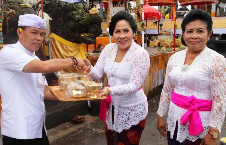 Pemerintah Kabupaten Badung Melaksanakan Bakti Penganyaran di Pura Agung Besakih