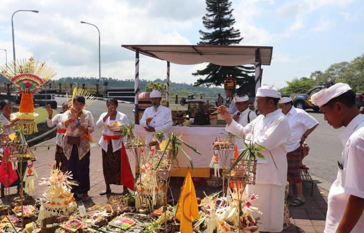 Pemkab Badung Gelar Pecaruan Karipubaya Menawa Gempang di Desa Pelaga 