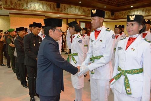 Pengukuhan Paskibraka 2016 di Badung Bupati Giri Prasta : Paskibraka emban tugas dan amanah mulia kibarkan Sang Merah Putih
