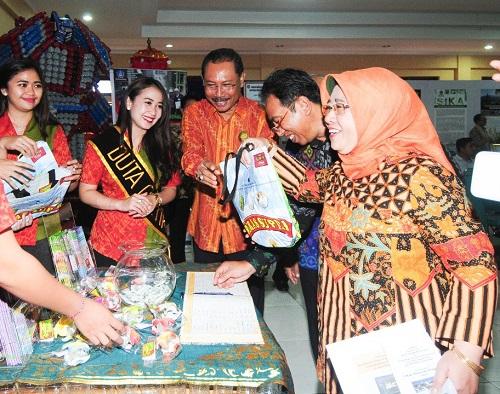 Program Gotik Badung Ukir Prestasi di Tahun 2017, 200 Ton Sampah Plastik Kiriman di Pantai Siap Diolah