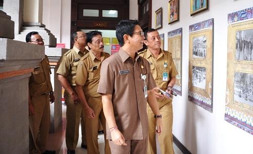 Sekda Adi Arnawa Buka Bimtek Kearsipan, Ajak Perangkat Daerah Tata Arsip dengan Baik