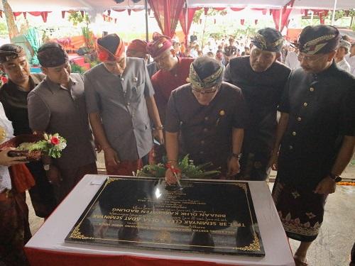 Seminyak Konsisten Kelola Sampah Berbasis Kearifan Lokal  Bupati Giri Prasta Resmikan TPST 3 R Mandiri Pertama di Indonesia