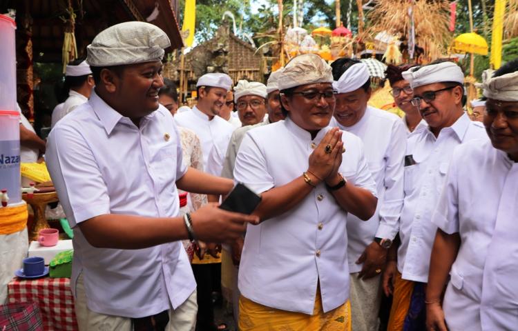 Serangkaian Karya Padudusan Agung, Bupati Giri Prasta Sembahyang di Pura Dalem Gandamayu Melinggih Payangan Gianyar