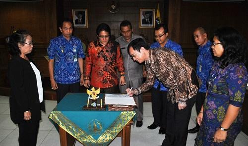 Tingkatkan Daya Saing Koperasi dan UKM di Badung Pemkab Badung Teken MoU Dengan Ikatan Notaris Indonesia Badung dan Dua Lembaga Pendidikan
