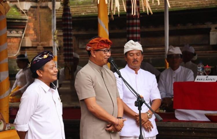 Wabup. Suiasa Hadiri Karya Mendem Pedagingan di Pura Puseh lan Desa Petang Serahkan Dana Upakara 1,5 Miliar