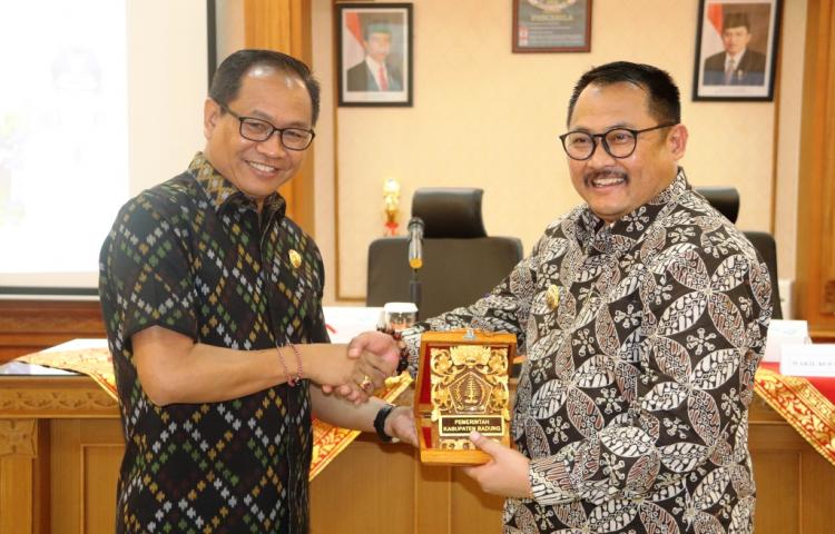 Wabup Suiasa Terima Kunjungan Wakil Bupati Bondowoso