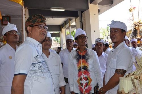Wabup. Suiasa Hadiri Karya Atma Wedana Krama Banjar Batan Buah