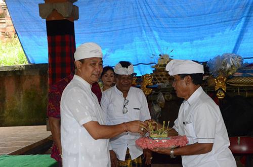 Wabup. Suiasa Hadiri Karya Pitra dan Manusa Yadnya di Br. Sekar Mukti, Pangsan