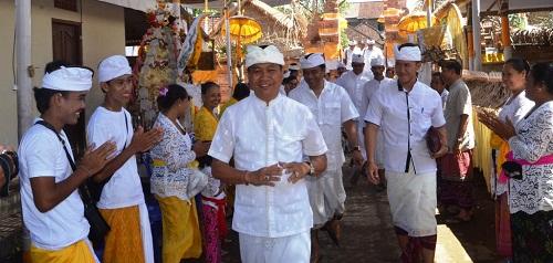 Wabup Suiasa Hadiri Upacara Metatah di Pura Dalem Mpuhaji, Sibang Gede