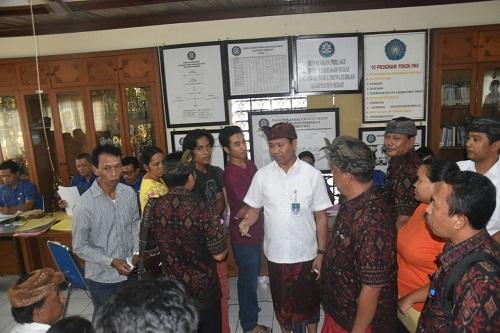 Wabup. Suiasa Tinjau Pelayanan Jemput Bola Capil di Kelurahan Jimbaran