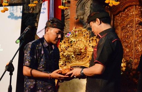 Wabup Suiasa Buka Kegiatan HUT ST Praja Wisnu Murti Br. Pengembungan Bongkasa