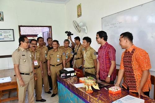 Wabup Suiasa Pantau Jalannya UN SMP Pertama di Badung