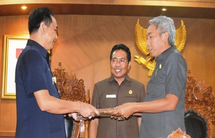 Wabup Suiasa Sampaikan Jawaban Pemerintah, Tahun 2018 Badung Rancang Pemasangan 385 CCTV dan 986 Lokasi Akses Internet Gratis