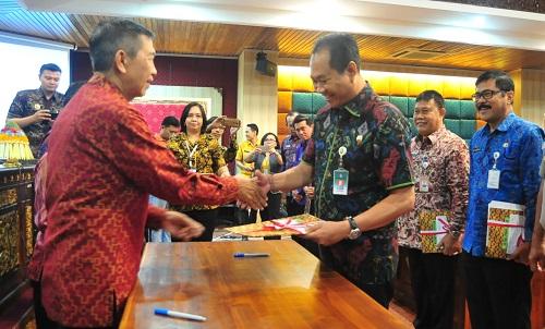 Wabup Suiasa Terima DIPA dari Gubernur Bali, Mangku Pastika: Gunakan Anggaran untuk Kepentingan Rakyat