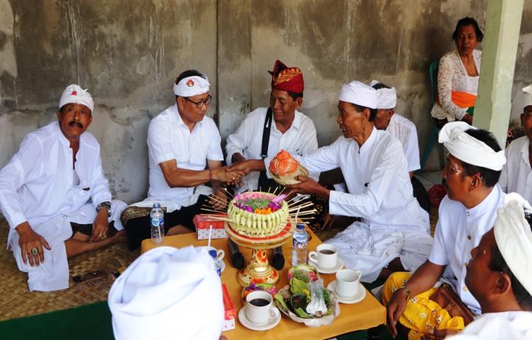 Wakil Bupati Suiasa Hadiri Karya Pujawali Pura Tangkas Kori Agung Pecatu