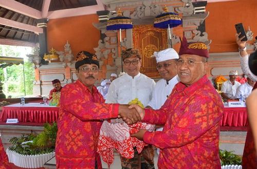 Wakil Bupati Suiasa Bantu Rp. 550 Juta, Karya Memukur Desa Adat Gulingan
