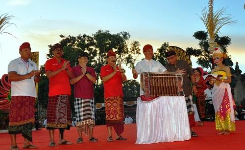Wakil Bupati Suiasa Buka Festival Beleganjur Desa Mengwi