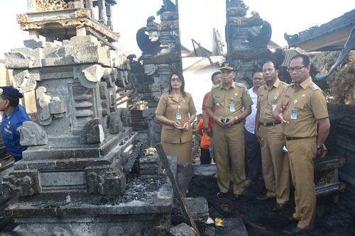 Wakil Bupati Suiasa Tinjau Korban Kebakaran di Jimbaran