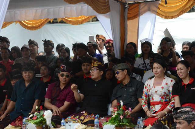 Bupati Giri Prasta Buka Parade Ogoh-Ogoh Desa Plaga, Tumbuhkan Kreativitas ST Melalui Parade Ogoh-Ogoh