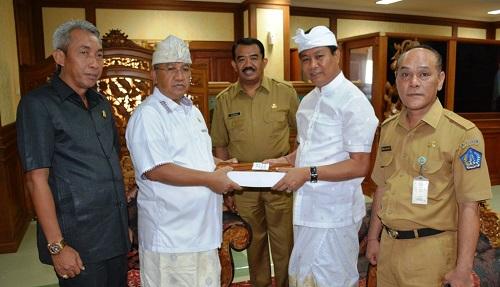 LKPJ Bupati Tahun 2016 Diserahkan ke DPRD Badung, Wabup Suiasa Tegaskan Pemkab Badung Taat Azas