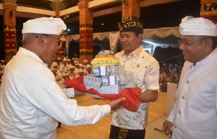 Wabup Suiasa Resmikan Wantilan Desa Adat Sempidi, Serahkan Bantuan Upakara Rp 1,3 Miliar