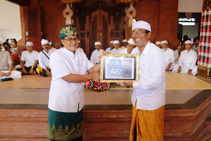 Hadiri Karya di Banjar Kwanji Kelod Sempidi  Bupati : Pemerintah Hadir Untuk Meringankan Beban Masyarakat