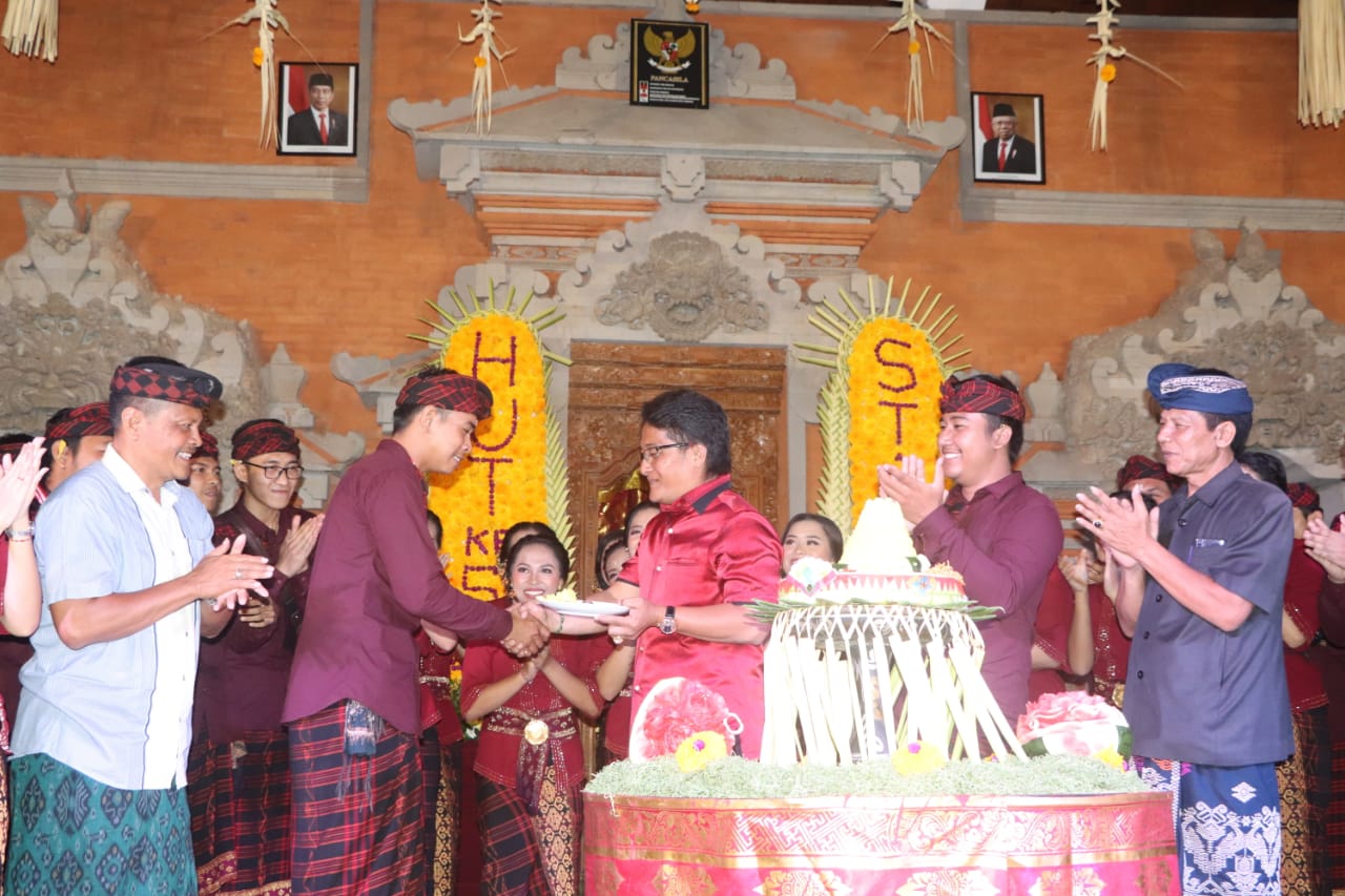 Harapkan Sekaa Teruna Mampu Berdaya Saing Bupati Hadiri HUT ST Eka Bhuana Suci, Batur Rening, Mambal
