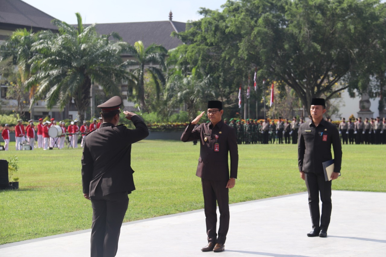 Wabup Suiasa Pimpin Apel Hari Pahlawan Ajak Anak Bangsa Jadi Pahlawan Masa Kini